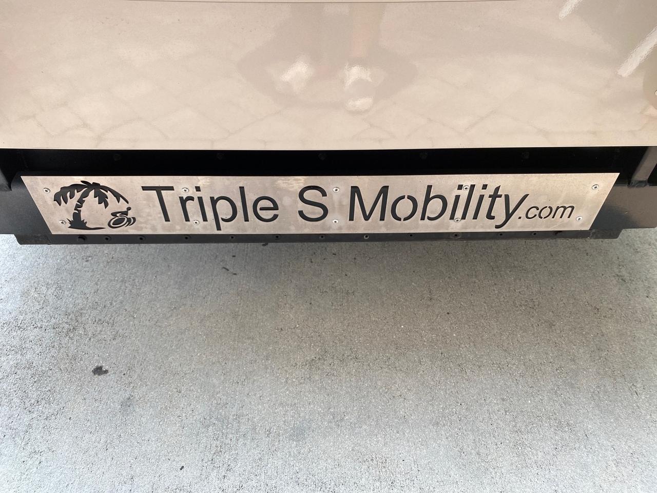 2016 Chrysler Town & Country REAR DOOR, HANDICAP RAMP LOW MILES 58,632 Pompano Beach FL