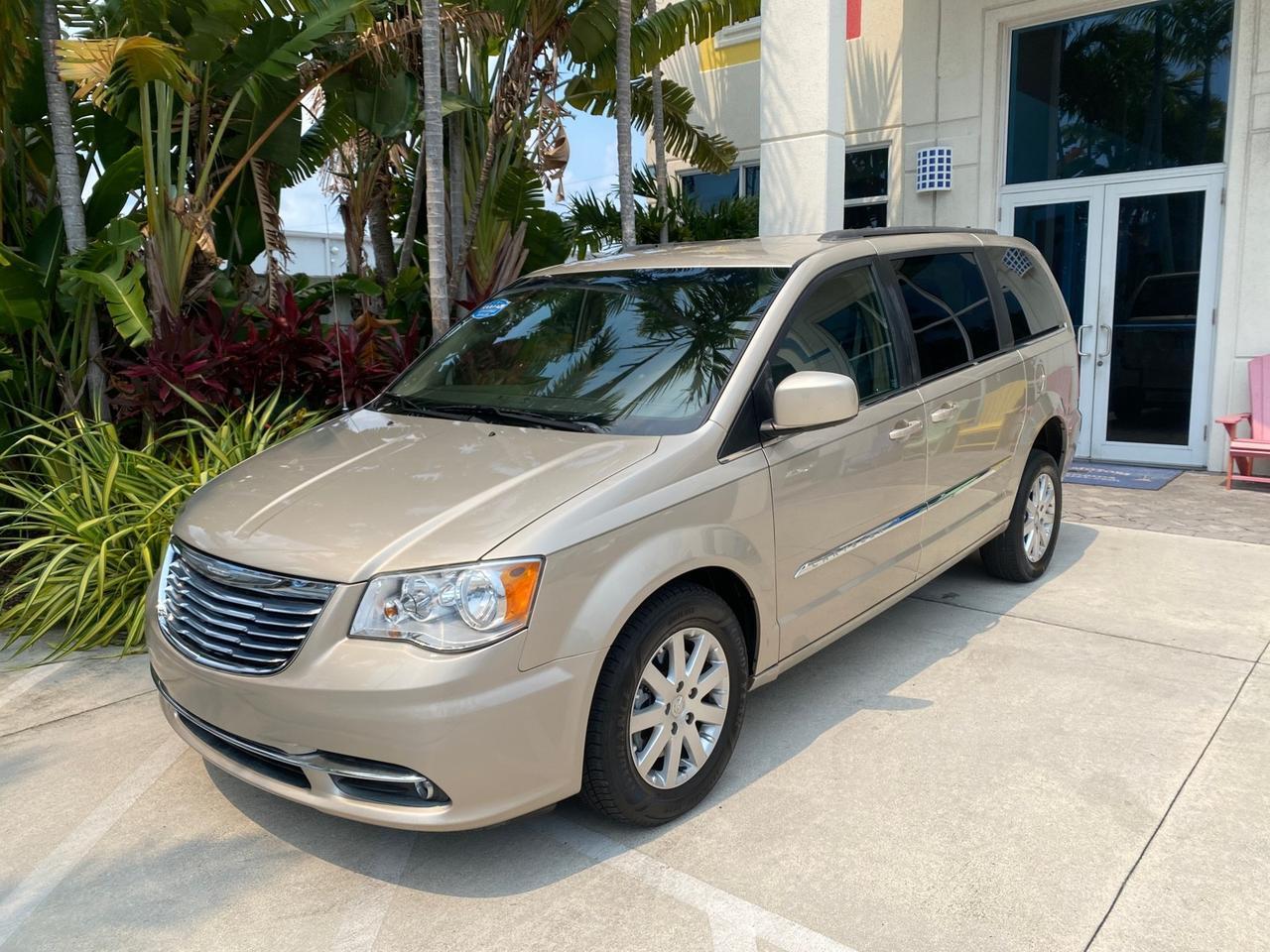 2016 Chrysler Town & Country REAR DOOR, HANDICAP RAMP LOW MILES 58,632 Pompano Beach FL