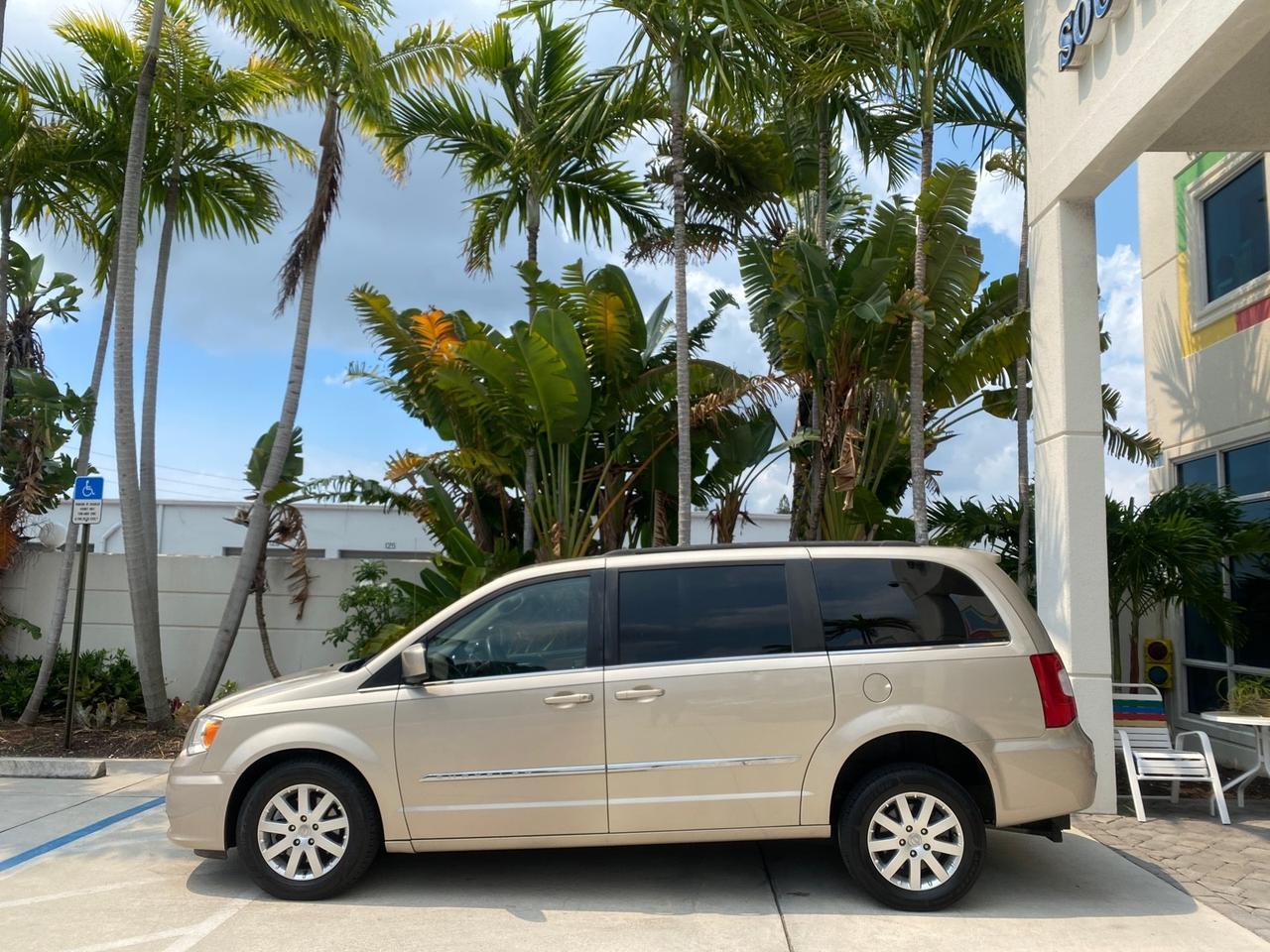 2016 Chrysler Town & Country REAR DOOR, HANDICAP RAMP LOW MILES 58,632 Pompano Beach FL