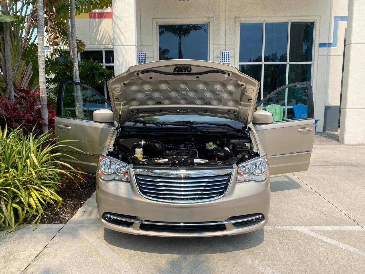 2016 Chrysler Town & Country REAR DOOR, HANDICAP RAMP LOW MILES 58,632 Pompano Beach FL
