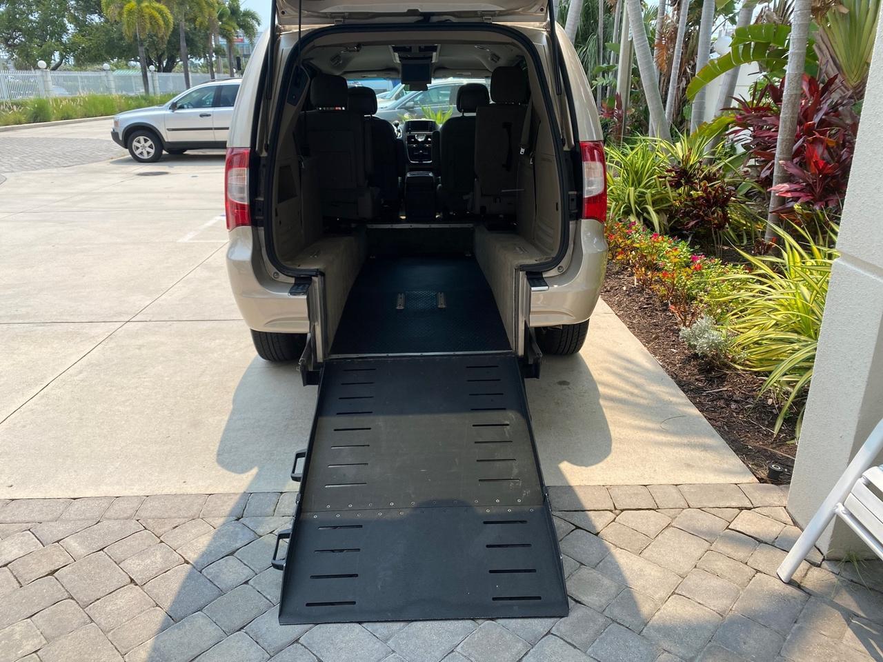 2016 Chrysler Town & Country REAR DOOR, HANDICAP RAMP LOW MILES 58,632 Pompano Beach FL