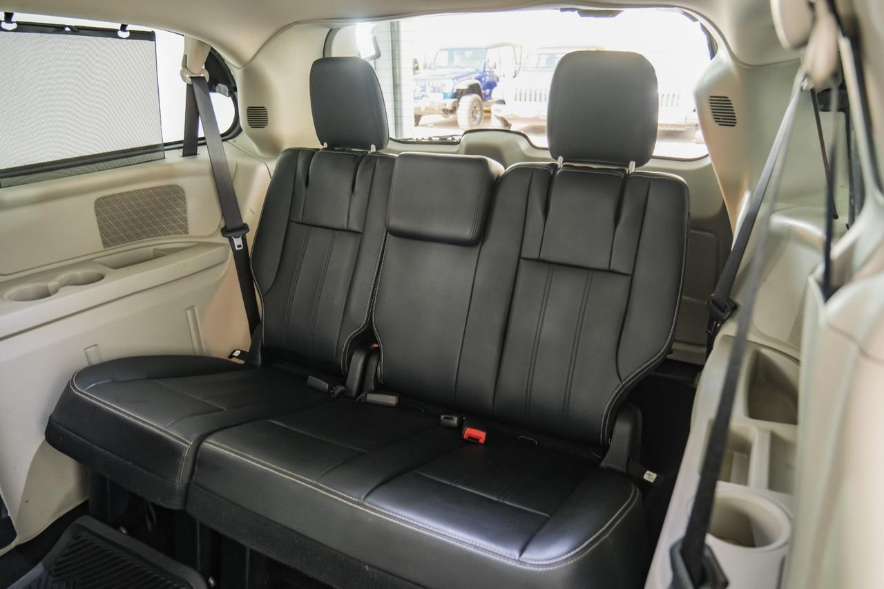 2016 Chrysler Town & Country TOURING BLIND SPOT ASSIST NAVIGATION TV ENTERTAINMENT LEATHER SE Carrollton TX