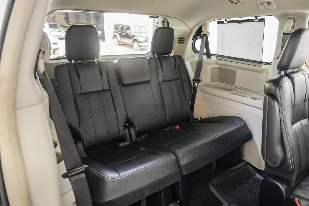2016 Chrysler Town & Country TOURING BLIND SPOT ASSIST NAVIGATION TV ENTERTAINMENT LEATHER SE Carrollton TX
