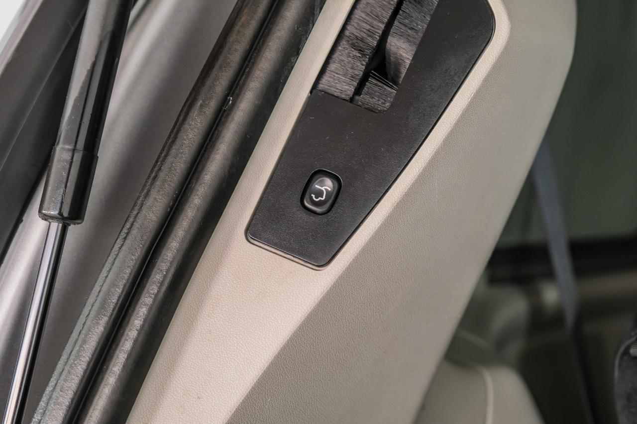 2016 Chrysler Town & Country TOURING BLIND SPOT ASSIST NAVIGATION TV ENTERTAINMENT LEATHER SE Carrollton TX