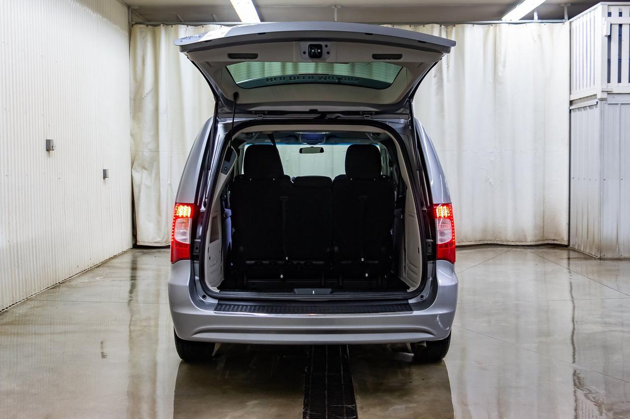 2016 Chrysler Town & Country Touring BCam Red Deer AB