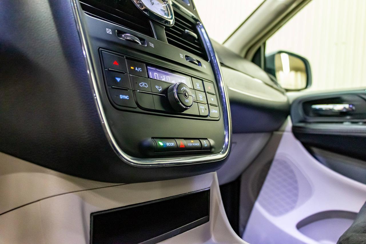 2016 Chrysler Town & Country Touring BCam Red Deer AB