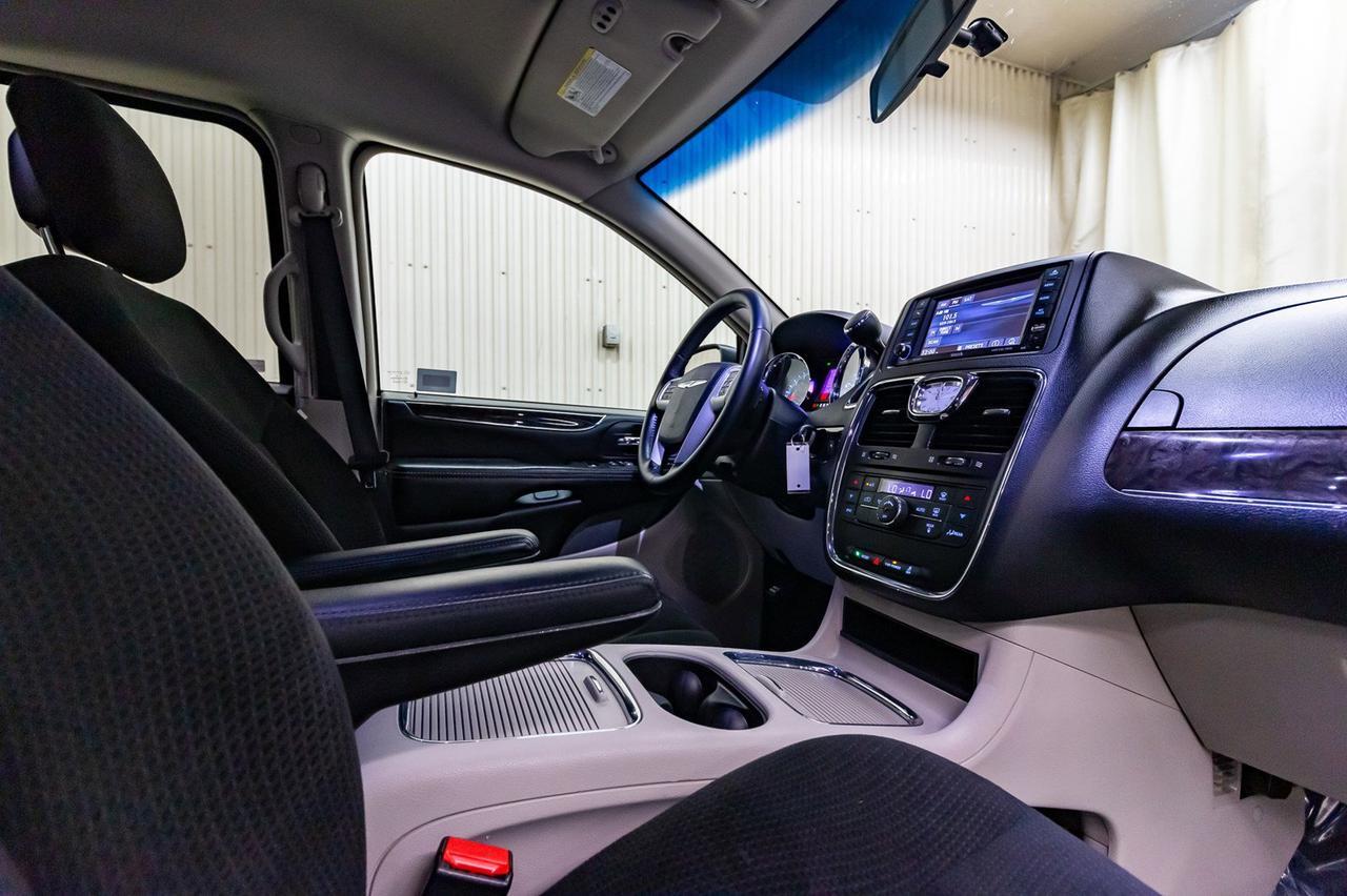 2016 Chrysler Town & Country Touring BCam Red Deer AB