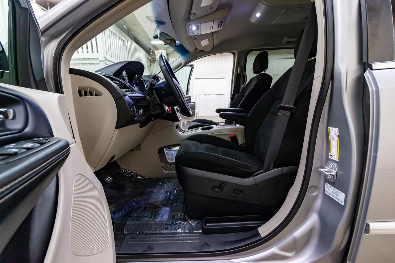 2016 Chrysler Town & Country Touring BCam Red Deer AB