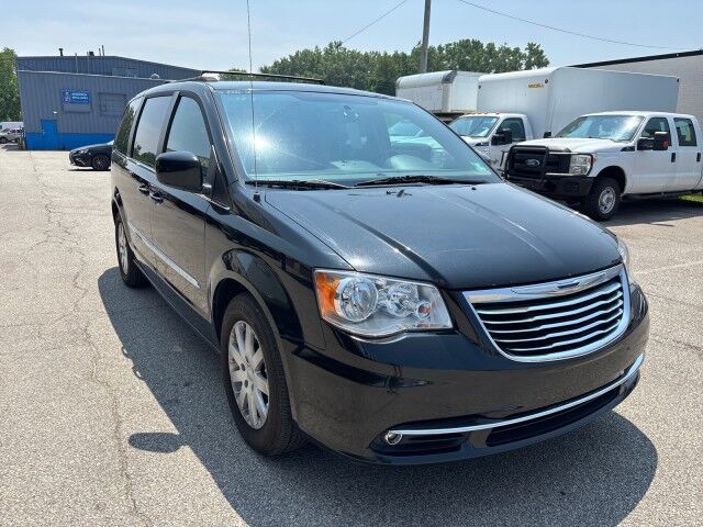 2016 Chrysler Town & Country Touring Cleveland OH