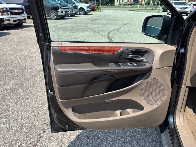 2016 Chrysler Town & Country Touring Cleveland OH