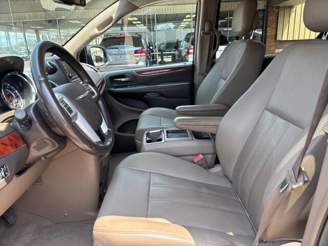 2016 Chrysler Town & Country Touring Cleveland OH