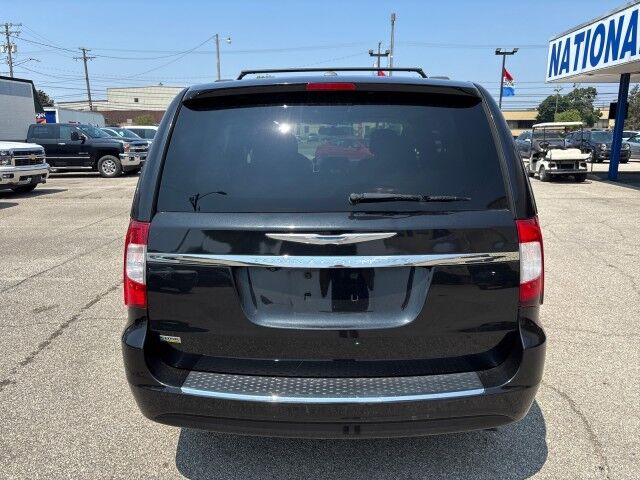 2016 Chrysler Town & Country Touring Cleveland OH