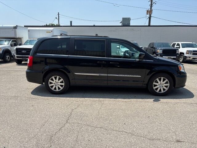 2016 Chrysler Town & Country Touring Cleveland OH