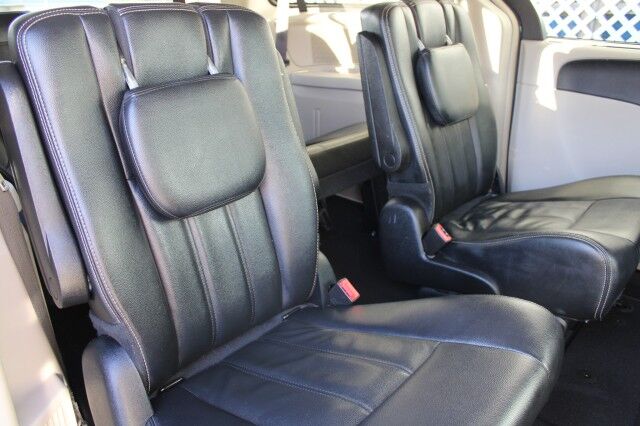 2016 Chrysler Town & Country Touring DVD Melbourne FL