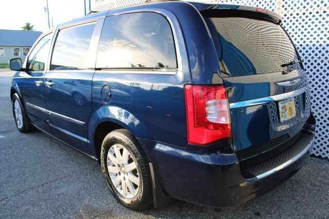 2016 Chrysler Town & Country Touring DVD