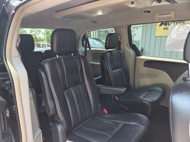 2016 Chrysler Town & Country Touring Elgin IL