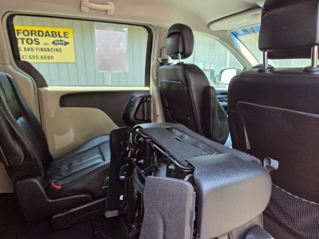 2016 Chrysler Town & Country Touring Elgin IL