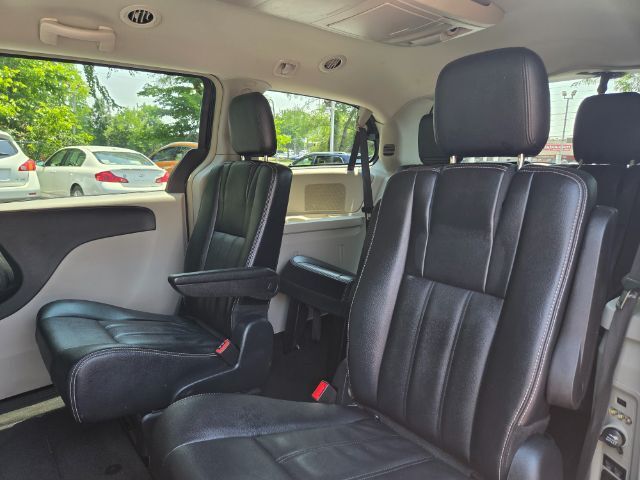 2016 Chrysler Town & Country Touring Elgin IL