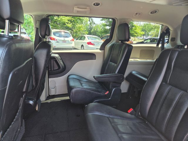 2016 Chrysler Town & Country Touring Elgin IL