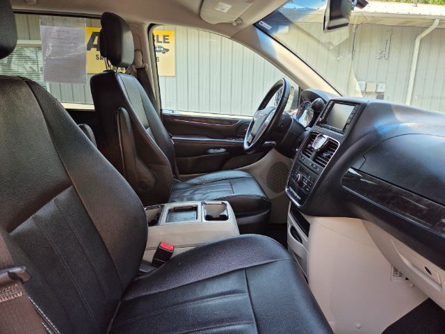 2016 Chrysler Town & Country Touring Elgin IL