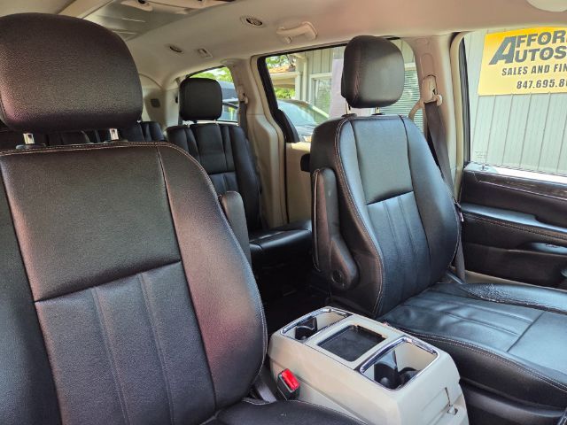 2016 Chrysler Town & Country Touring Elgin IL