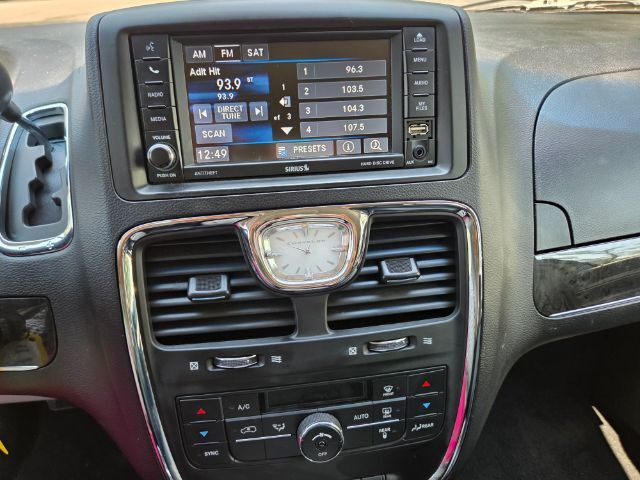 2016 Chrysler Town & Country Touring Elgin IL