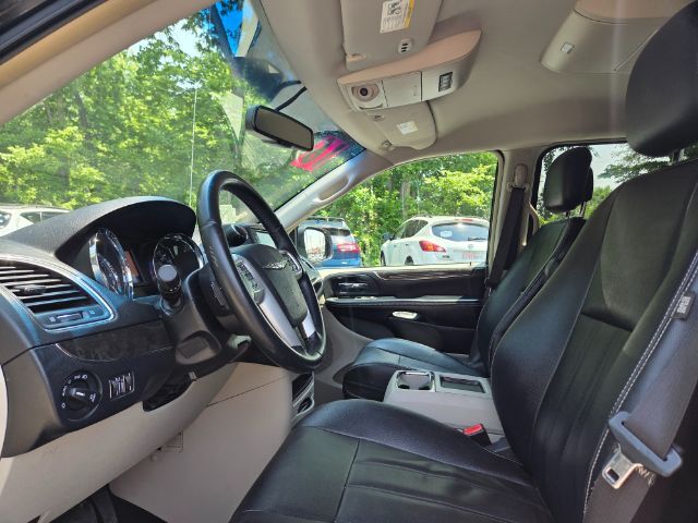 2016 Chrysler Town & Country Touring Elgin IL
