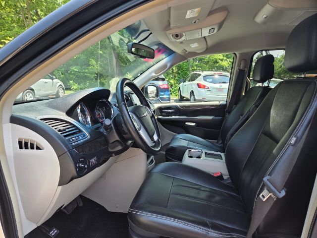 2016 Chrysler Town & Country Touring Elgin IL