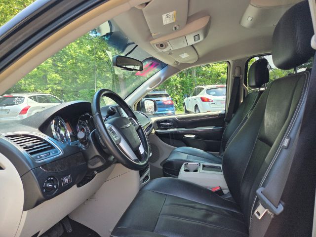2016 Chrysler Town & Country Touring Elgin IL