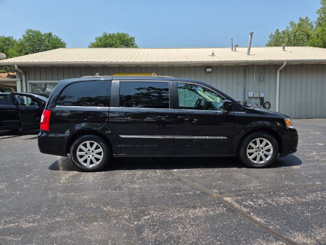 2016 Chrysler Town & Country Touring Elgin IL