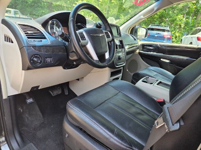2016 Chrysler Town & Country Touring Elgin IL
