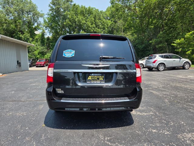 2016 Chrysler Town & Country Touring Elgin IL