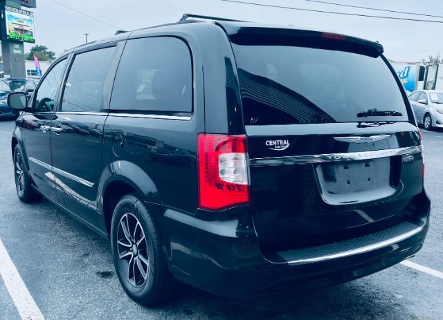 2016 Chrysler Town & Country Touring