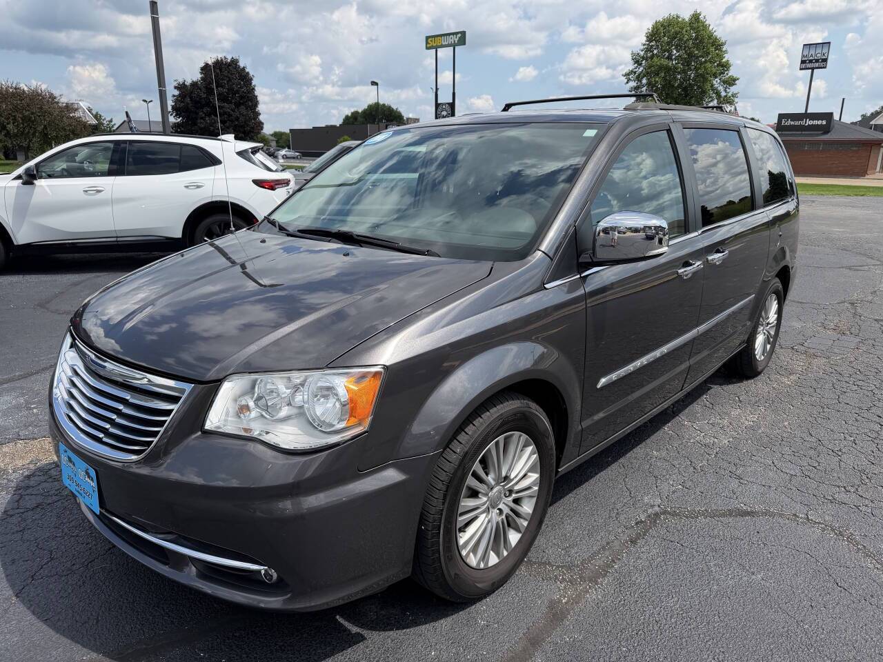 2016 Chrysler Town and Country Touring L 4dr Mini Van