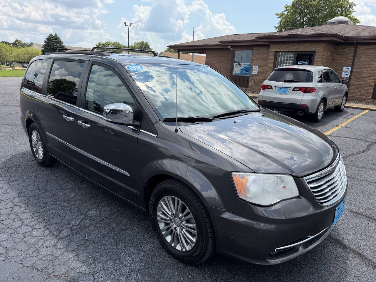 2016 Chrysler Town and Country Touring L 4dr Mini Van