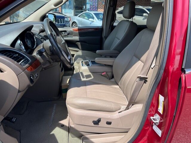 2016 Chrysler Town & Country Touring-L Ashland VA