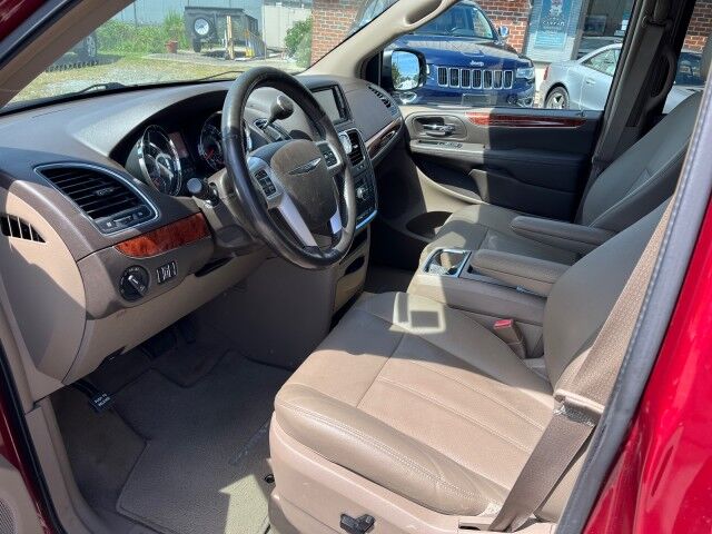 2016 Chrysler Town & Country Touring-L Ashland VA