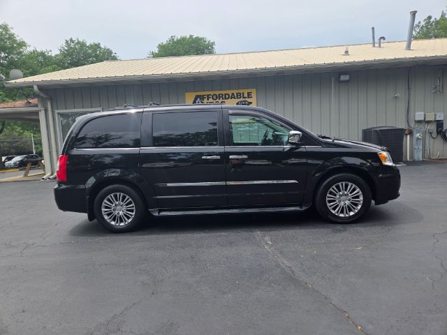 2016 Chrysler Town & Country Touring-L Elgin IL
