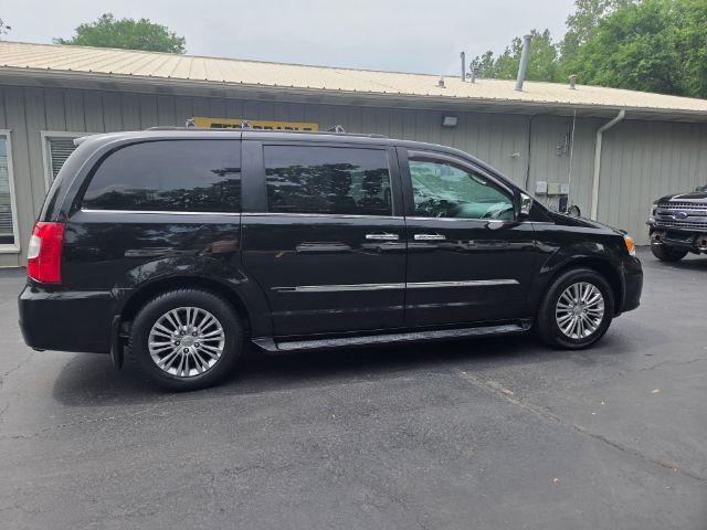 2016 Chrysler Town & Country Touring-L Elgin IL