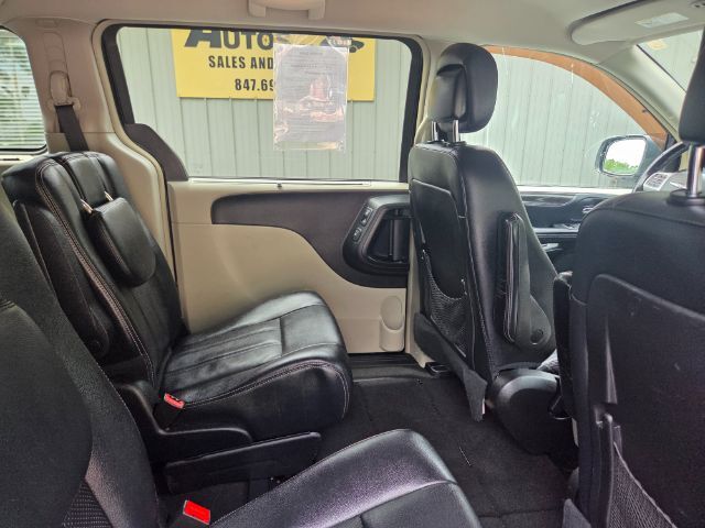2016 Chrysler Town & Country Touring-L Elgin IL