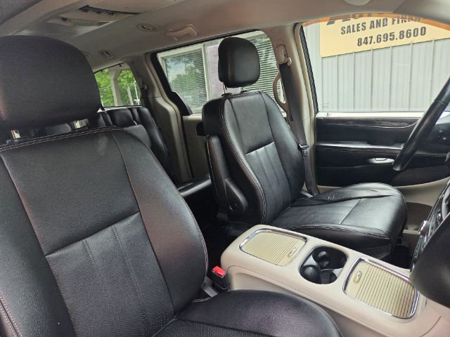 2016 Chrysler Town & Country Touring-L Elgin IL