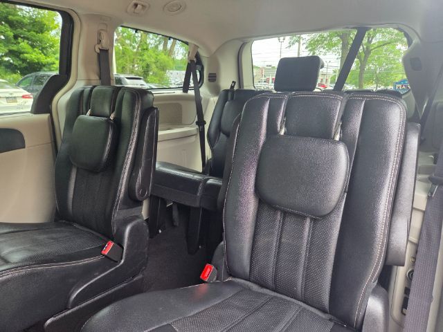 2016 Chrysler Town & Country Touring-L Elgin IL