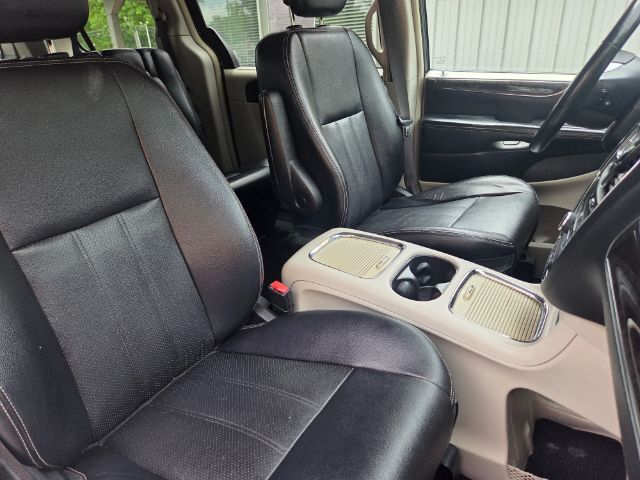 2016 Chrysler Town & Country Touring-L Elgin IL