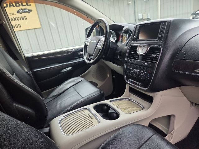 2016 Chrysler Town & Country Touring-L Elgin IL