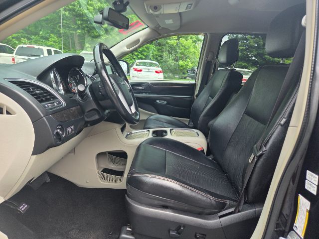2016 Chrysler Town & Country Touring-L Elgin IL