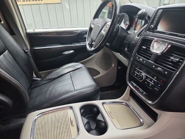 2016 Chrysler Town & Country Touring-L Elgin IL