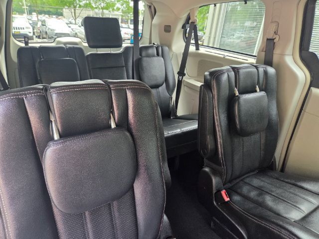 2016 Chrysler Town & Country Touring-L Elgin IL