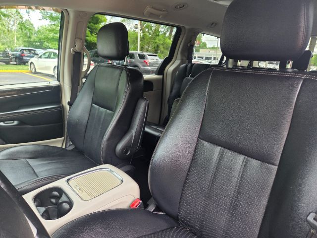 2016 Chrysler Town & Country Touring-L Elgin IL