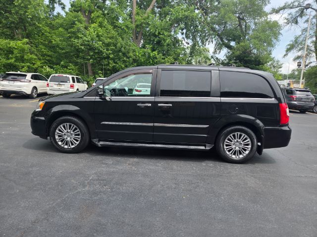 2016 Chrysler Town & Country Touring-L Elgin IL