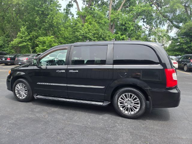 2016 Chrysler Town & Country Touring-L Elgin IL